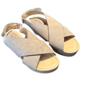 Me Too Women's Nude Open Toe Wedge Size 8M